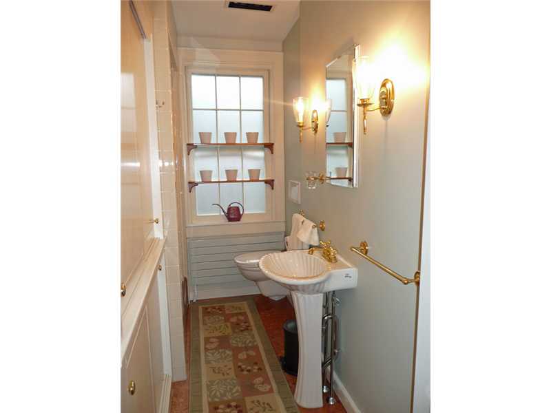 123 Transit Street Providence, RI 02906 - Photo 8 of 25 Bathroom.