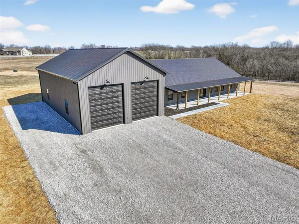 $695,000 | 592 Phelps Lane, Silex, MO 63377
