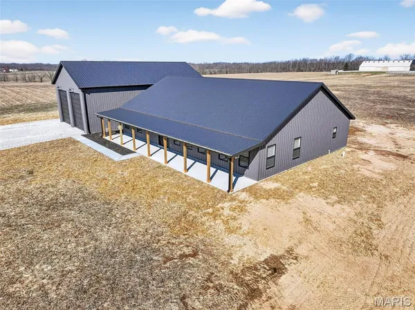 $695,000 | 592 Phelps Lane, Silex, MO 63377
