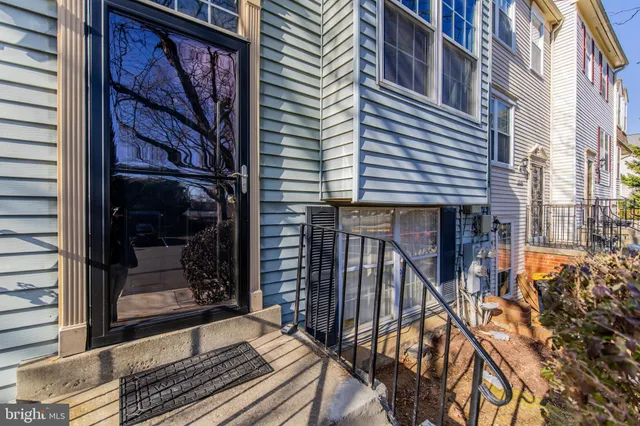 $325,000 | 7206 Lost Spring Court, Unit 7206, Greenbelt, MD 20770