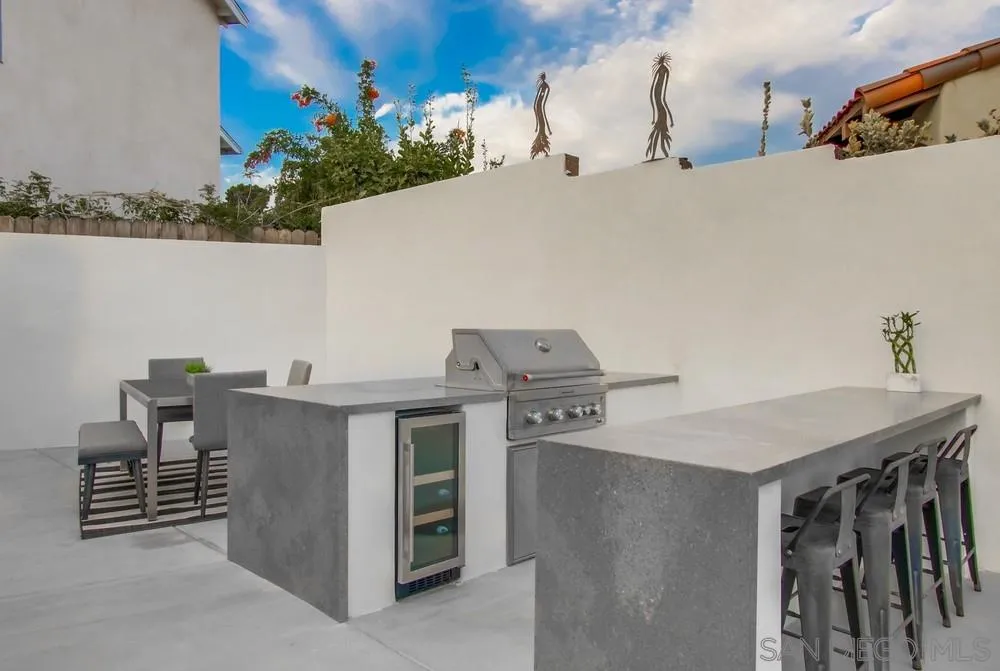 809 Colima Street La Jolla, CA 92037 - Photo 21 of 25 a view of a workspace with furniture