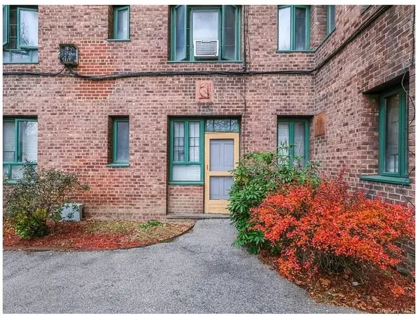 $375,000 | 1969 McGraw Avenue, Unit 6B | Parkchester