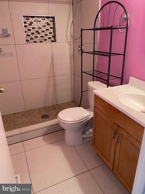1320 Twig Terrace Silver Spring, MD 20905 - Photo 8 of 17 Main Bathroom