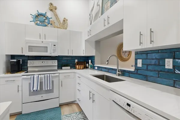 $5,600 | 9320 Clubside Circle, Unit 2310, Sarasota, FL 34238