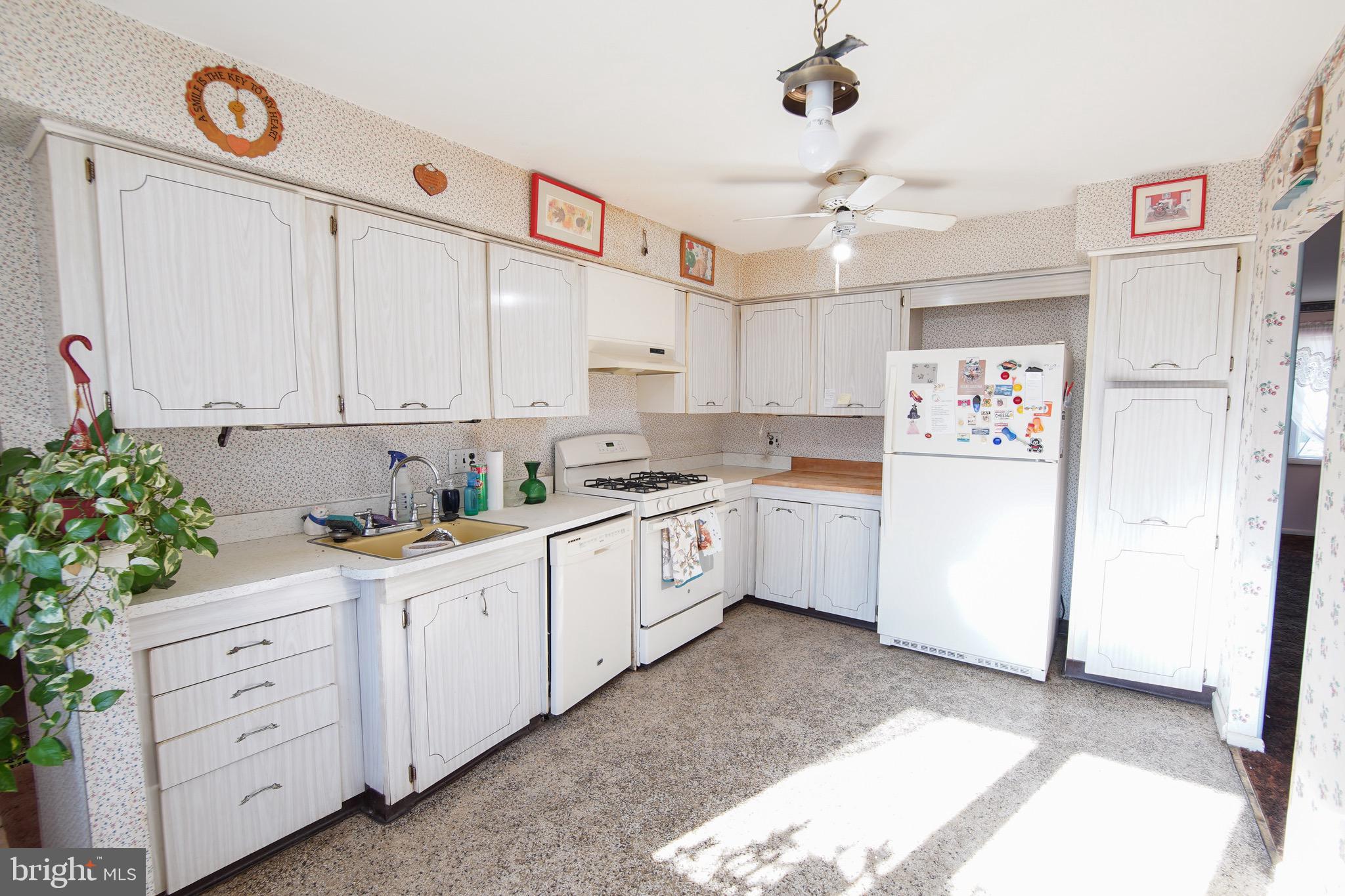 470 Pinewood Road Philadelphia, PA 19116 - Photo 4 of 29 Gallery Image 4
