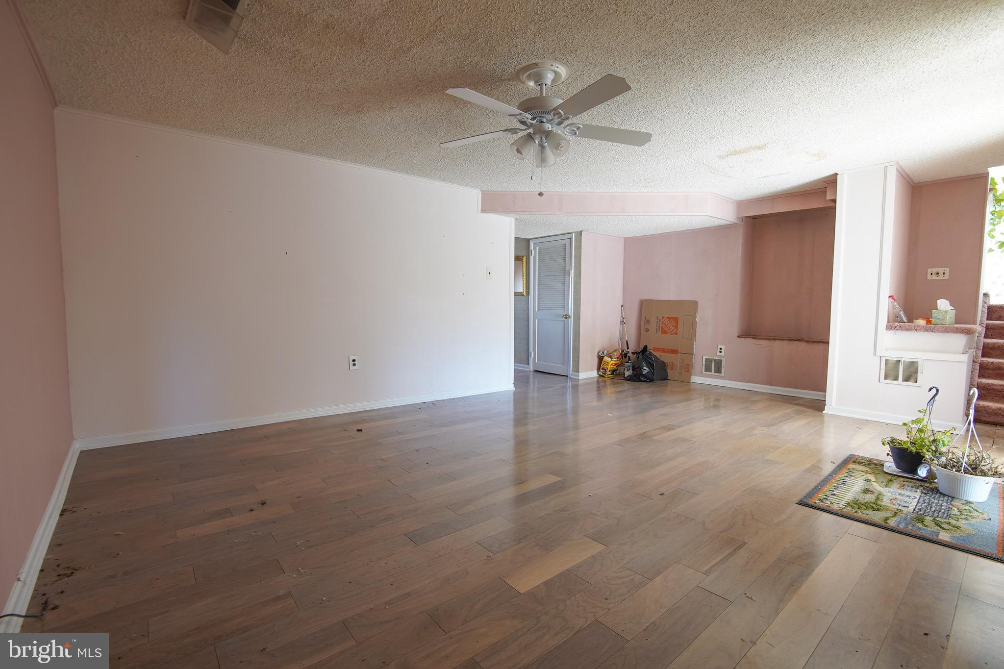 470 Pinewood Road Philadelphia, PA 19116 - Photo 6 of 29 Gallery Image 6