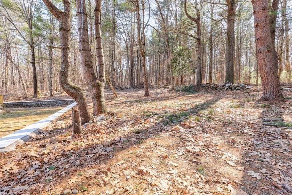 370 Thompson Road Webster, MA 01570 - Photo 12 of 42