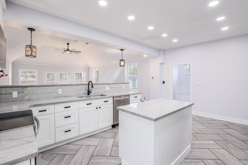 370 Thompson Road Webster, MA 01570 - Photo 22 of 42