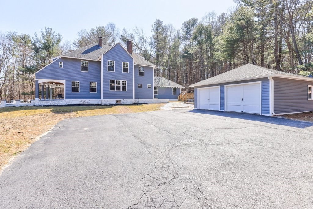 370 Thompson Road Webster, MA 01570 - Photo 3 of 42