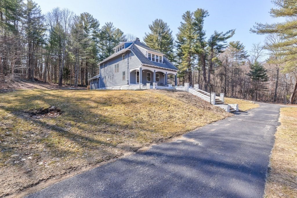 370 Thompson Road Webster, MA 01570 - Photo 4 of 42