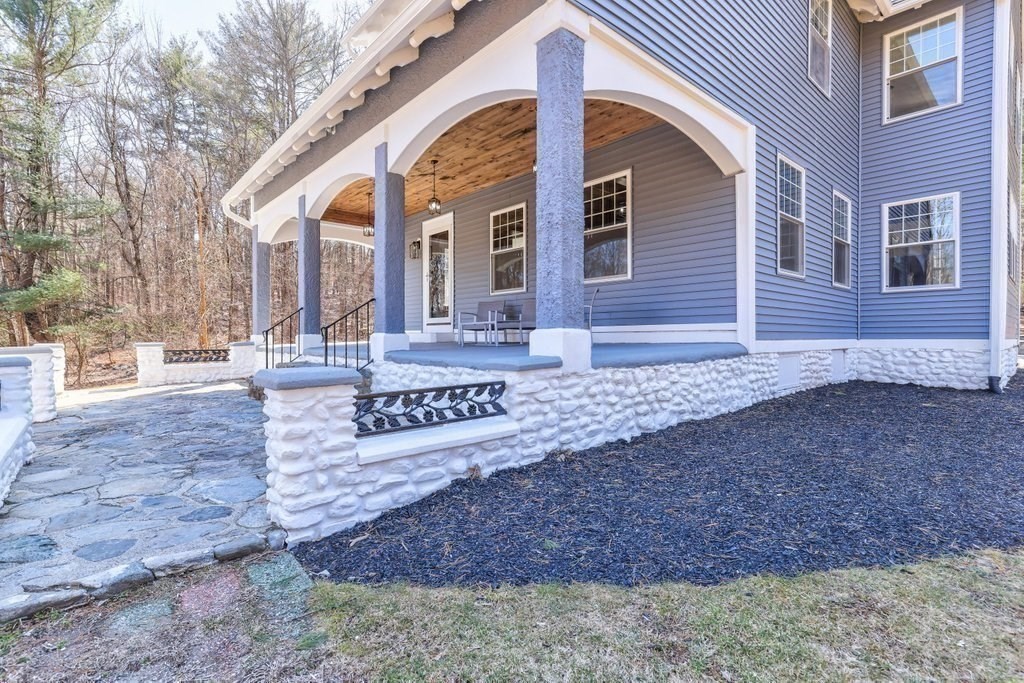 370 Thompson Road Webster, MA 01570 - Photo 7 of 42