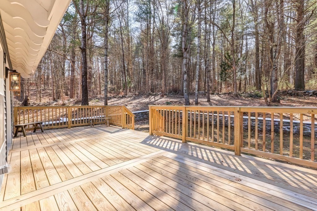 370 Thompson Road Webster, MA 01570 - Photo 9 of 42