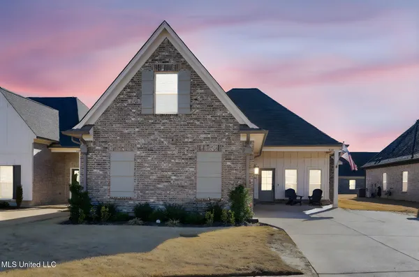 $376,500 | 5185 Watson Vw Drive, Nesbit, MS 38651