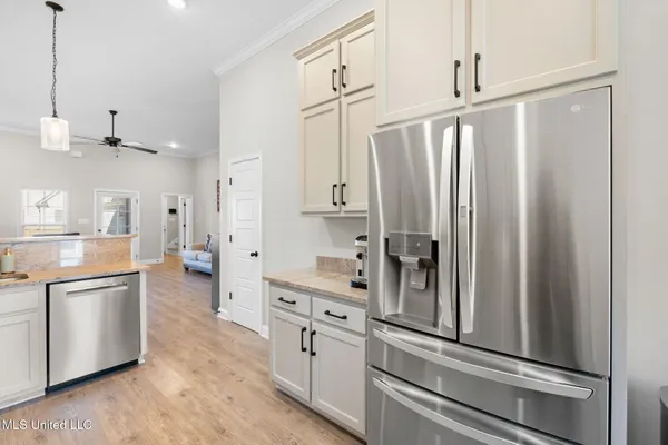 $376,500 | 5185 Watson Vw Drive, Nesbit, MS 38651