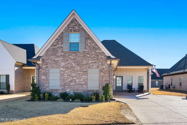 $376,500 | 5185 Watson Vw Drive, Nesbit, MS 38651