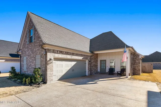 $379,500 | 5185 Watson Vw Drive, Nesbit, MS 38651