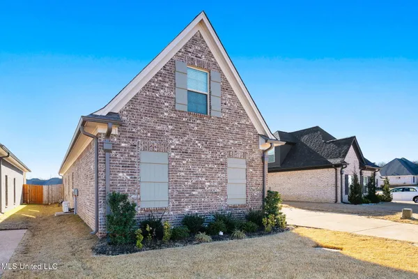 $376,500 | 5185 Watson Vw Drive, Nesbit, MS 38651