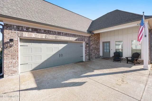 $379,500 | 5185 Watson Vw Drive, Nesbit, MS 38651