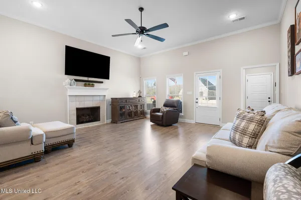 $376,500 | 5185 Watson Vw Drive, Nesbit, MS 38651