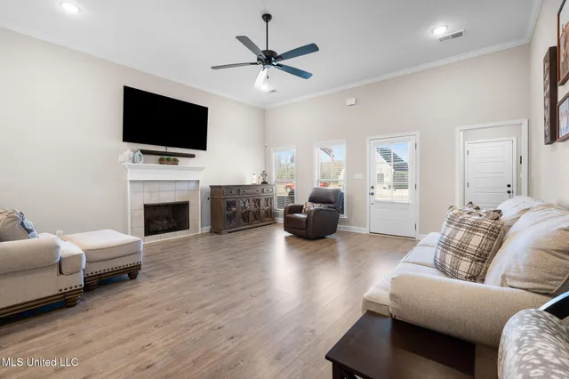 $379,500 | 5185 Watson Vw Drive, Nesbit, MS 38651