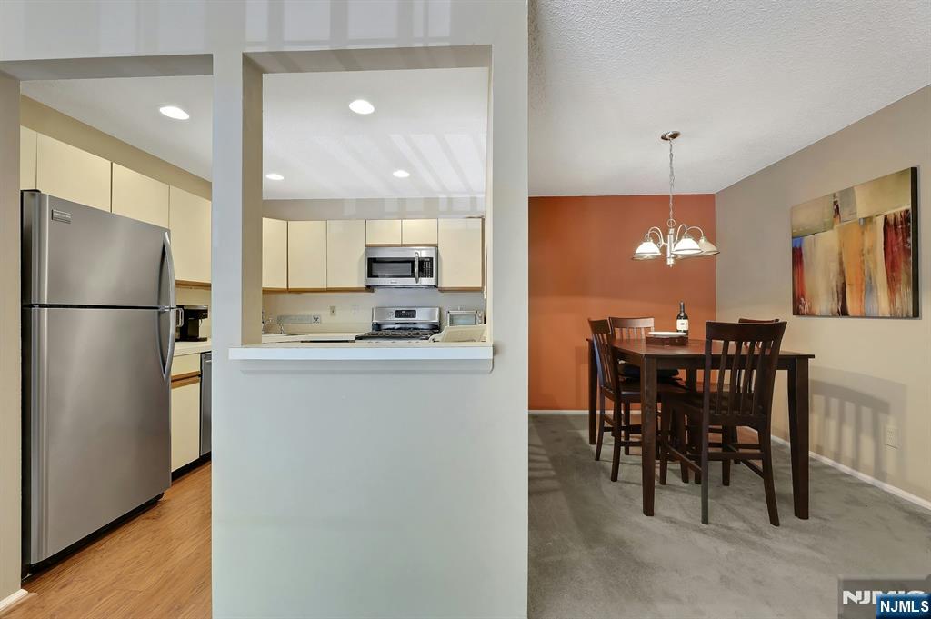 601 Lilac Lane Mahwah, NJ 07430 - Photo 7 of 30