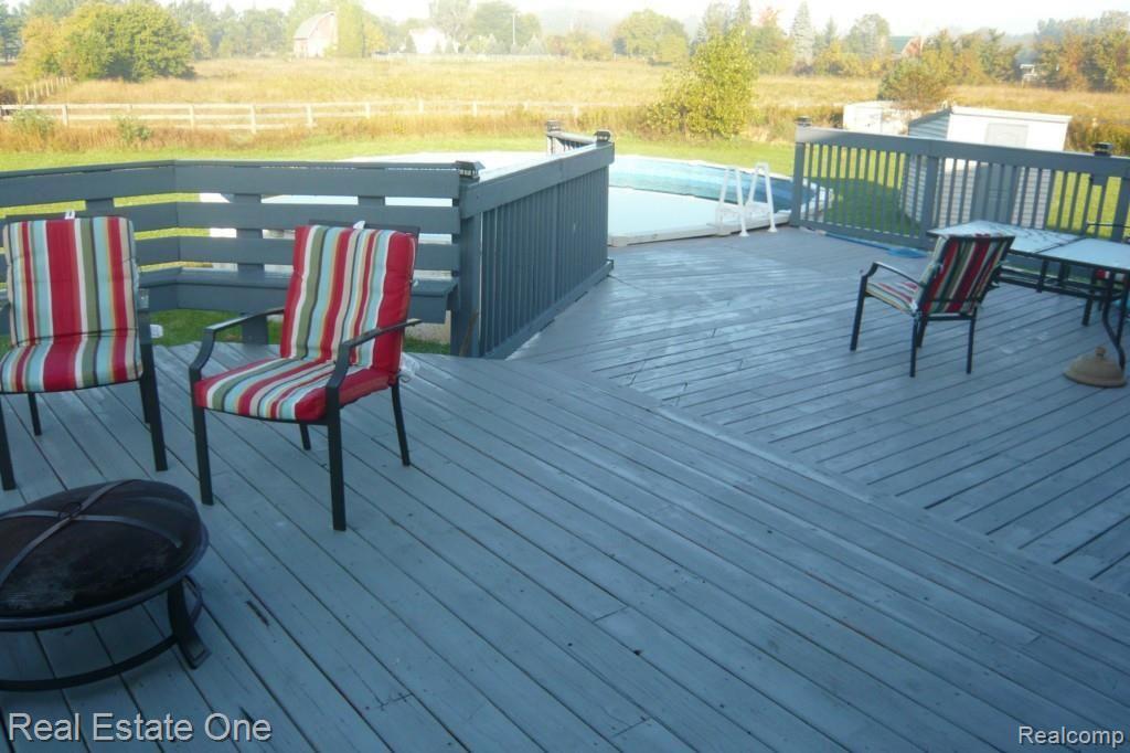 2443 Burke Road Fowlerville, MI 48836 - Photo 23 of 24 Burke Deck 2.jpg