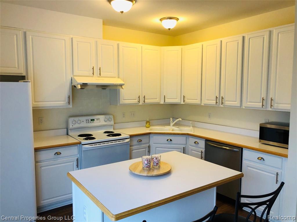 701 Cherry Orchard Road Canton, MI 48188 - Photo 10 of 28
