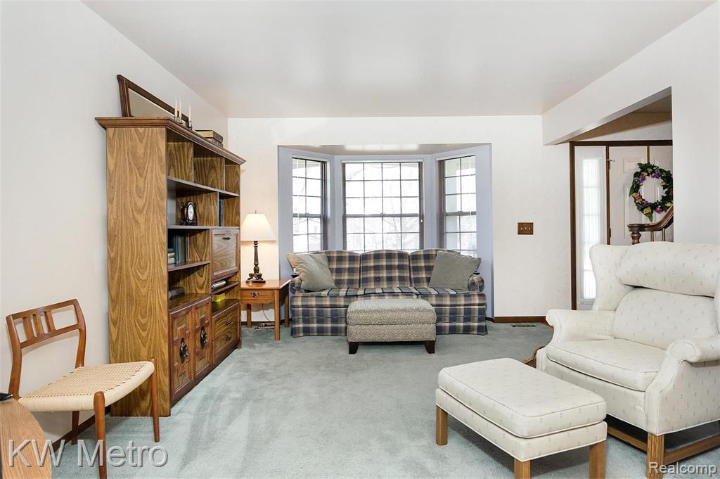 828 Ten Point Drive Rochester Hills, MI 48309 - Photo 6 of 56