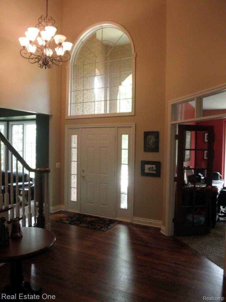 3581 Nesting Ridge Drive Rochester, MI 48309 - Photo 17 of 49 2-story foyer with new hardwood flooring