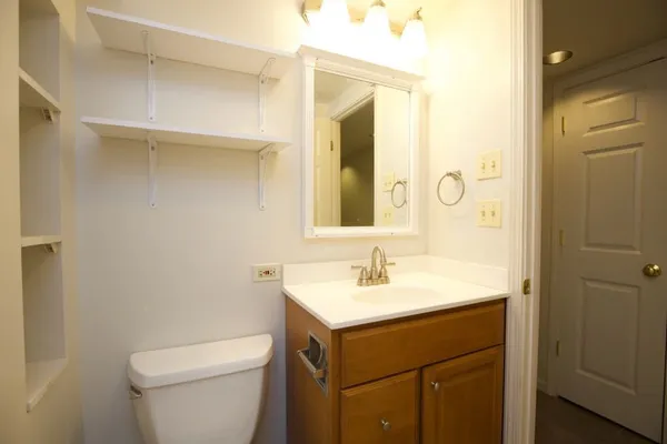 $1,994 | 6717 North Sheridan Road, Unit 1SB, Chicago, IL 60626