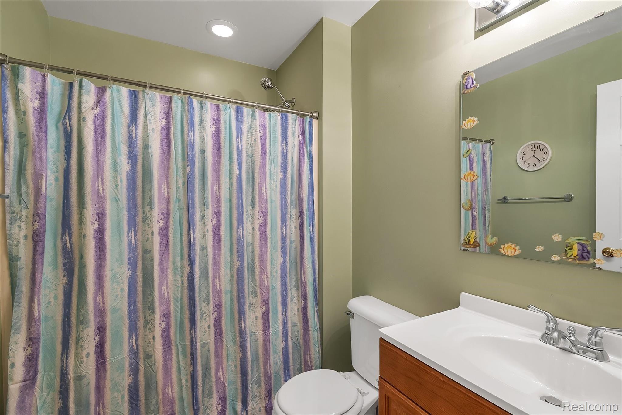 23400 Bohn Road Belleville, MI 48111 - Photo 8 of 43 2nd Bath.jpg