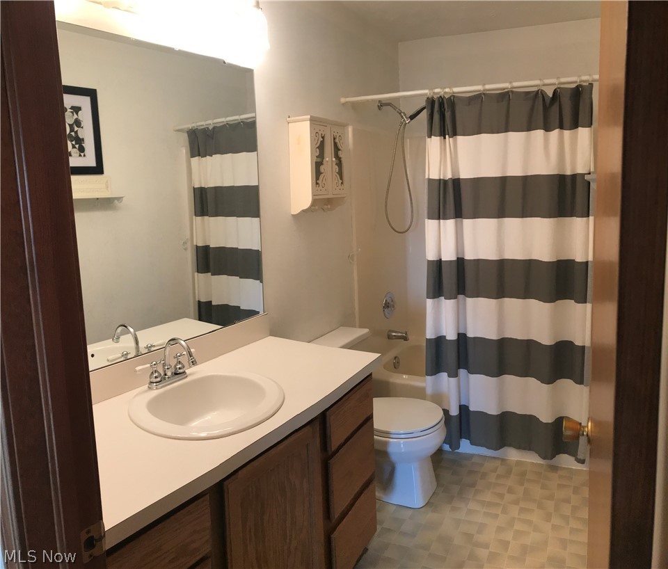 5933 Oak Point Road Lorain, OH 44053 - Photo 19 of 30 Gallery Image 19
