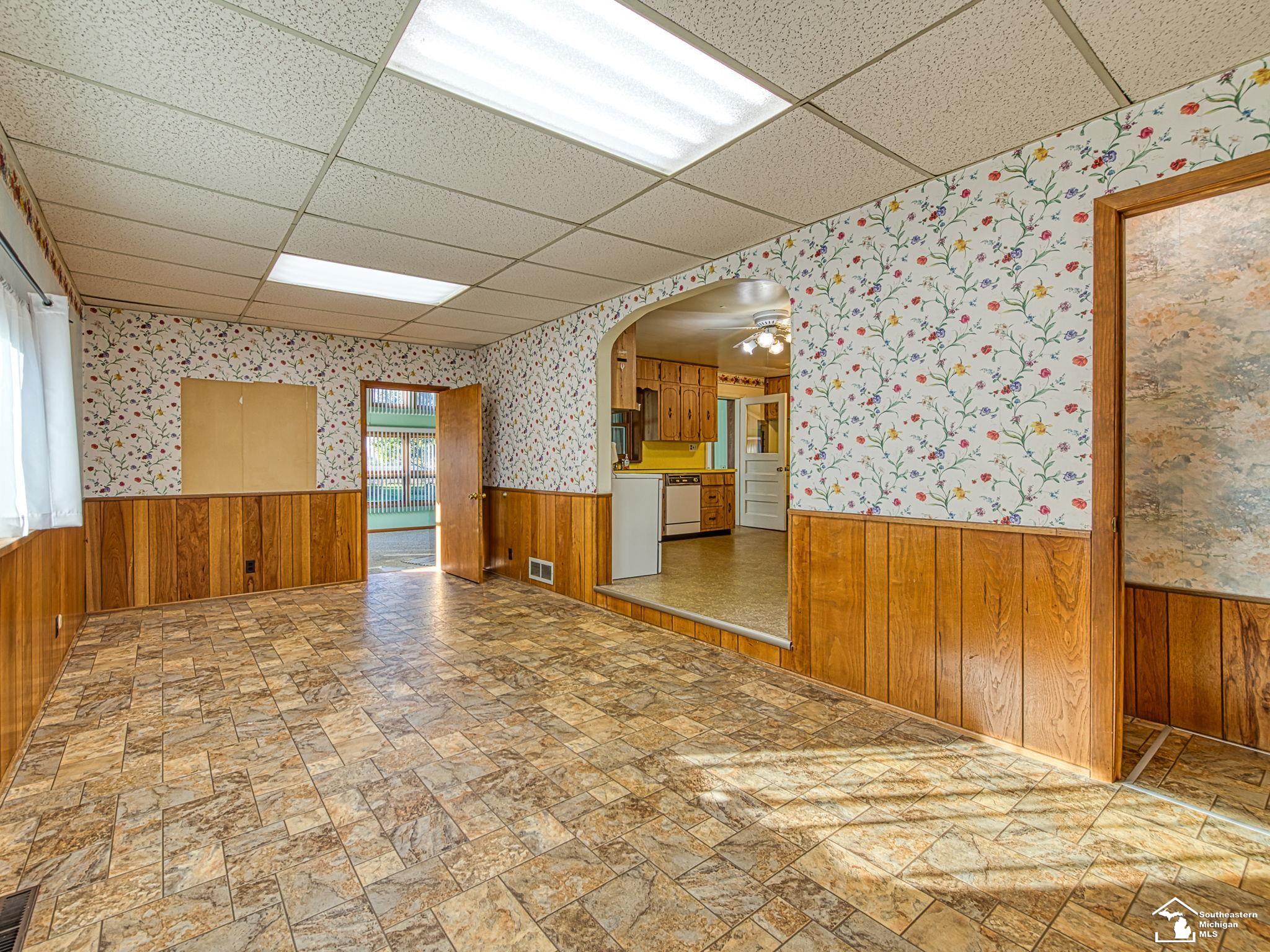 345 Lasalle Road Monroe, MI 48162 - Photo 9 of 44 50193711-20203791-0cef-4a6d-bd0b-88ae2fb1d2bf.JPG