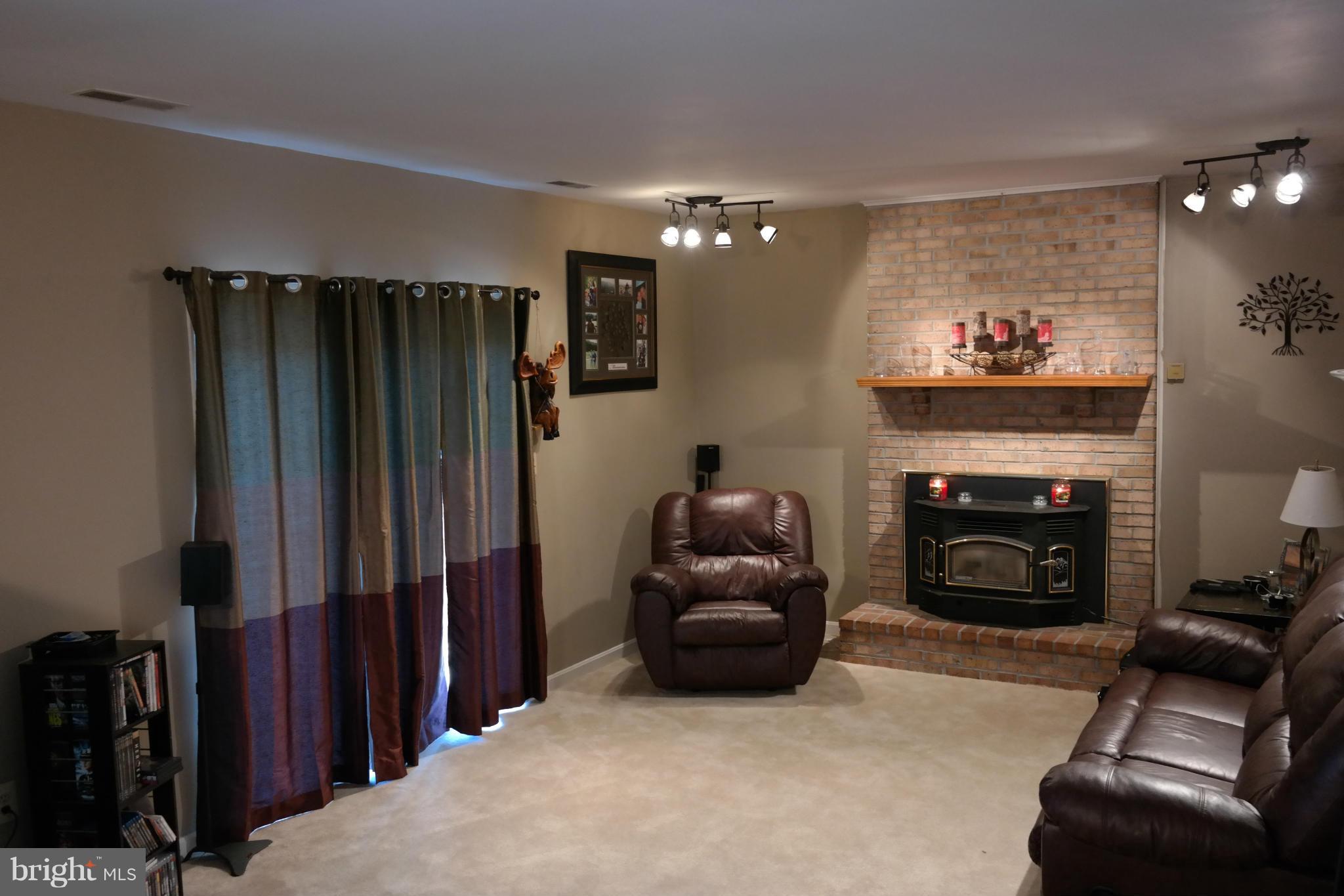 1553 Snug Harbor Road Shady Side, MD 20764 - Photo 9 of 27 Family Room