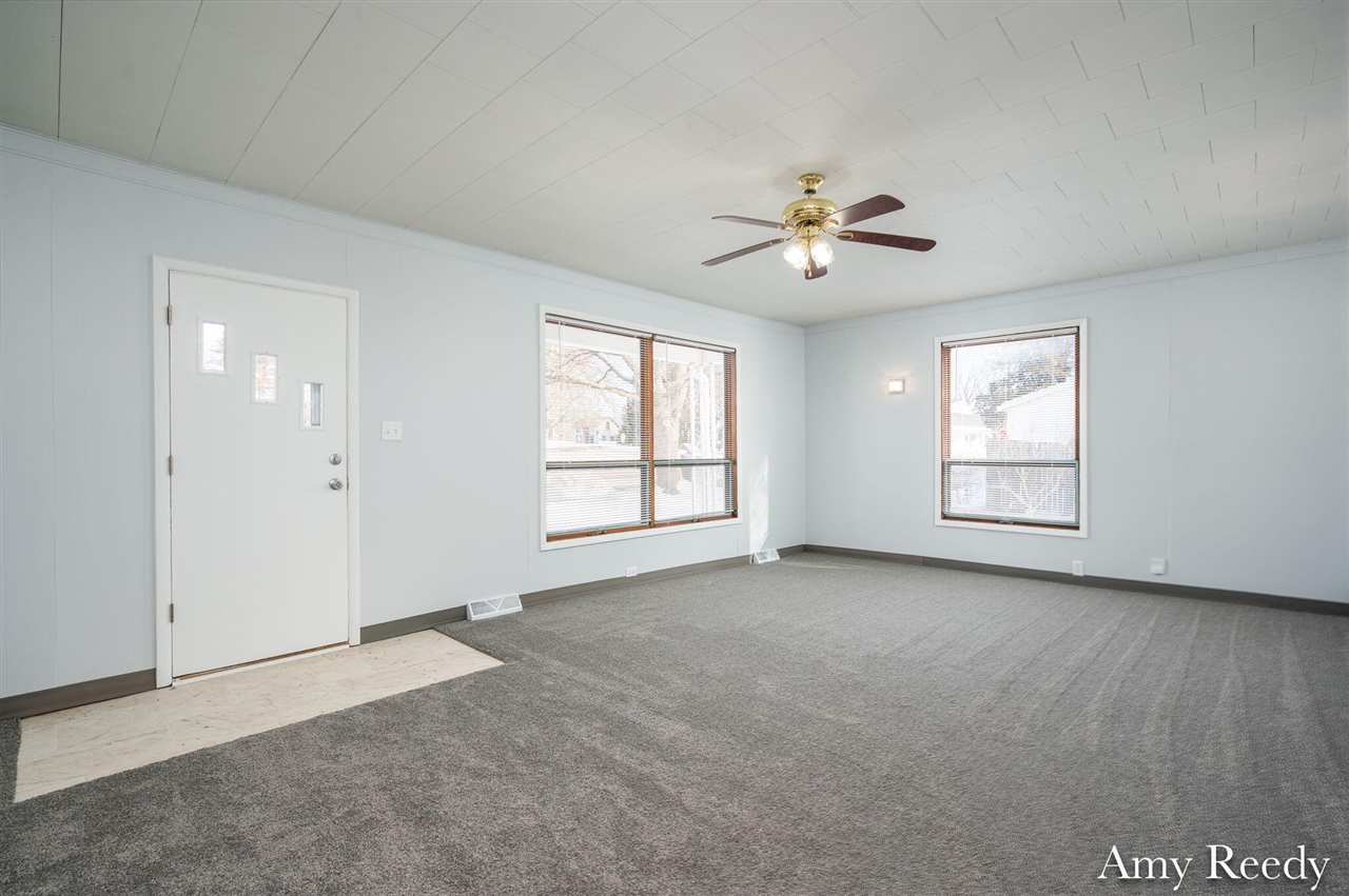418 Elm Street Lowell, MI 49331 - Photo 10 of 33
