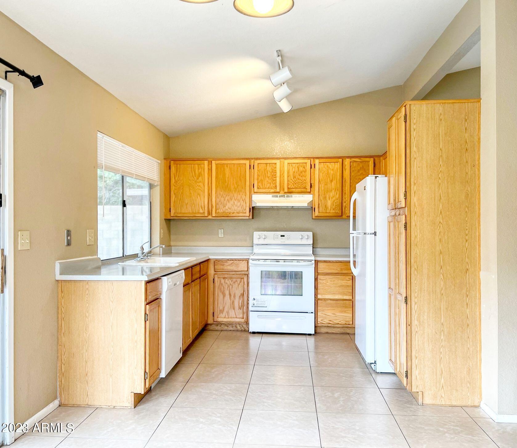 1729 East Fremont Road Phoenix, AZ 85042 - Photo 8 of 18 Kitchen 3