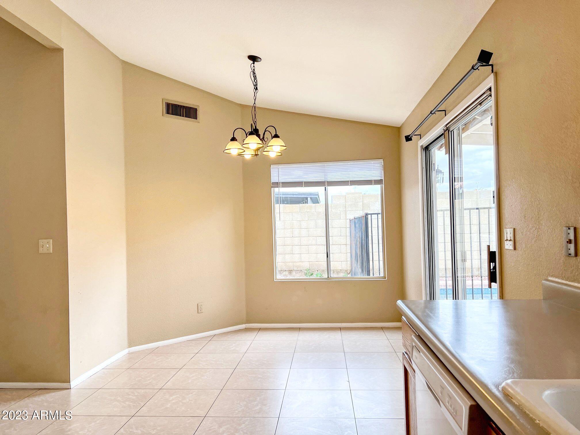 1729 East Fremont Road Phoenix, AZ 85042 - Photo 9 of 18 Dining Area
