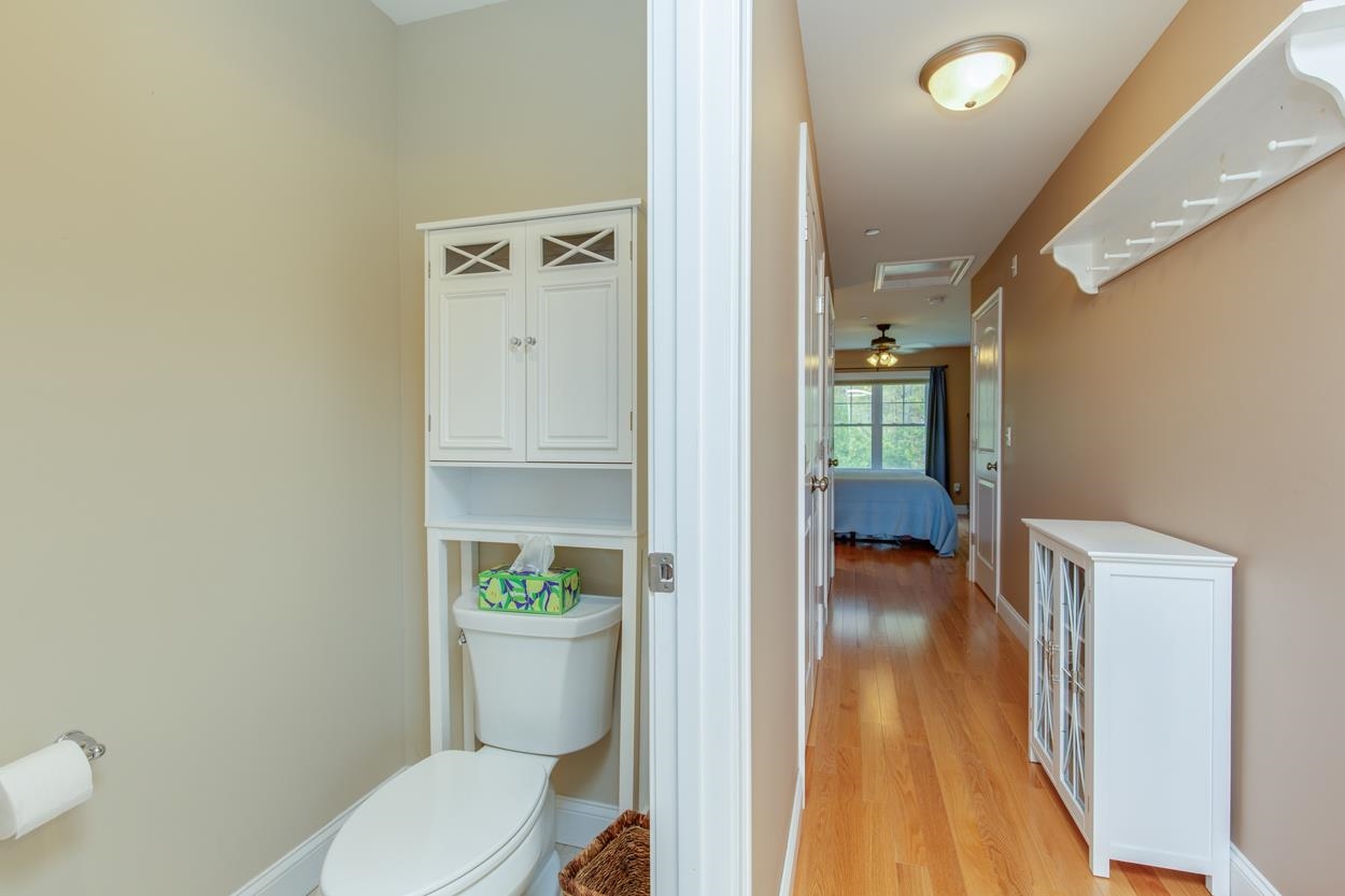 89 Woodview Way Manchester, NH 03102 - Photo 33 of 51