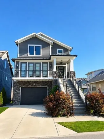 $790,000 | 725 West 44th Terrace, Kansas City, MO 64111