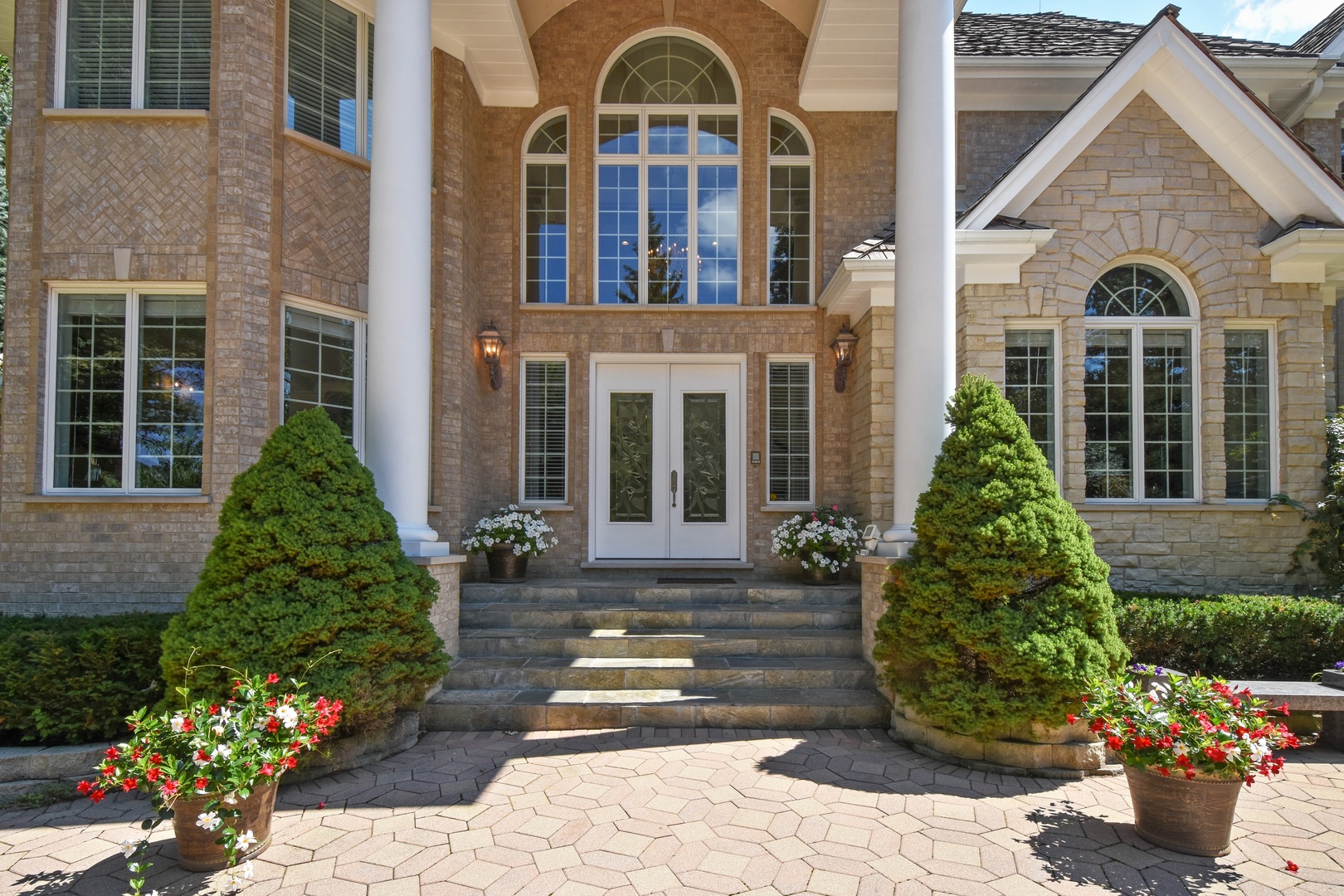 595 Plum Tree Road Barrington Hills, IL 60010 - Photo 2 of 46 front view of a house