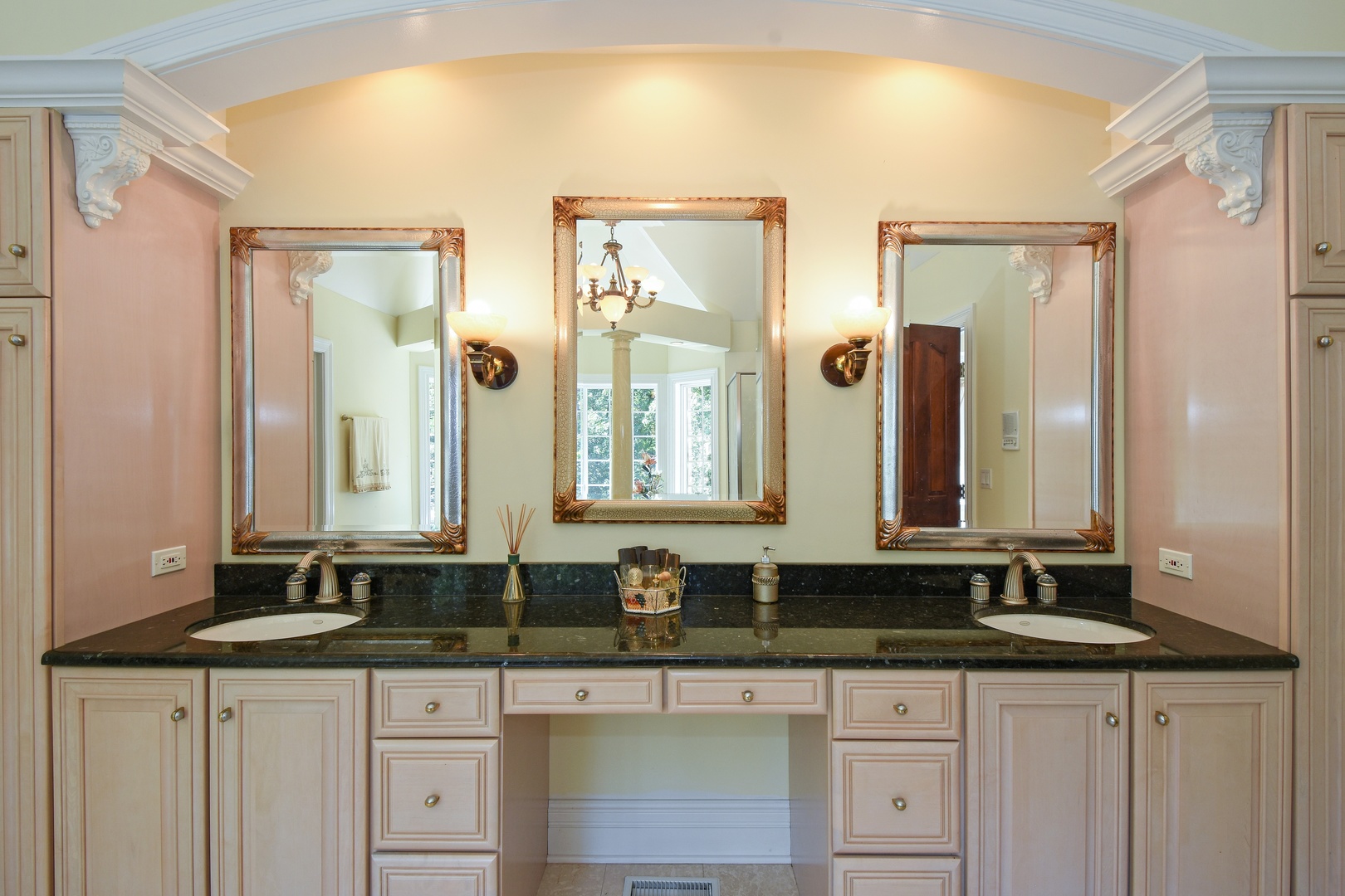 595 Plum Tree Road Barrington Hills, IL 60010 - Photo 20 of 46 a bathroom with double sink and a mirror