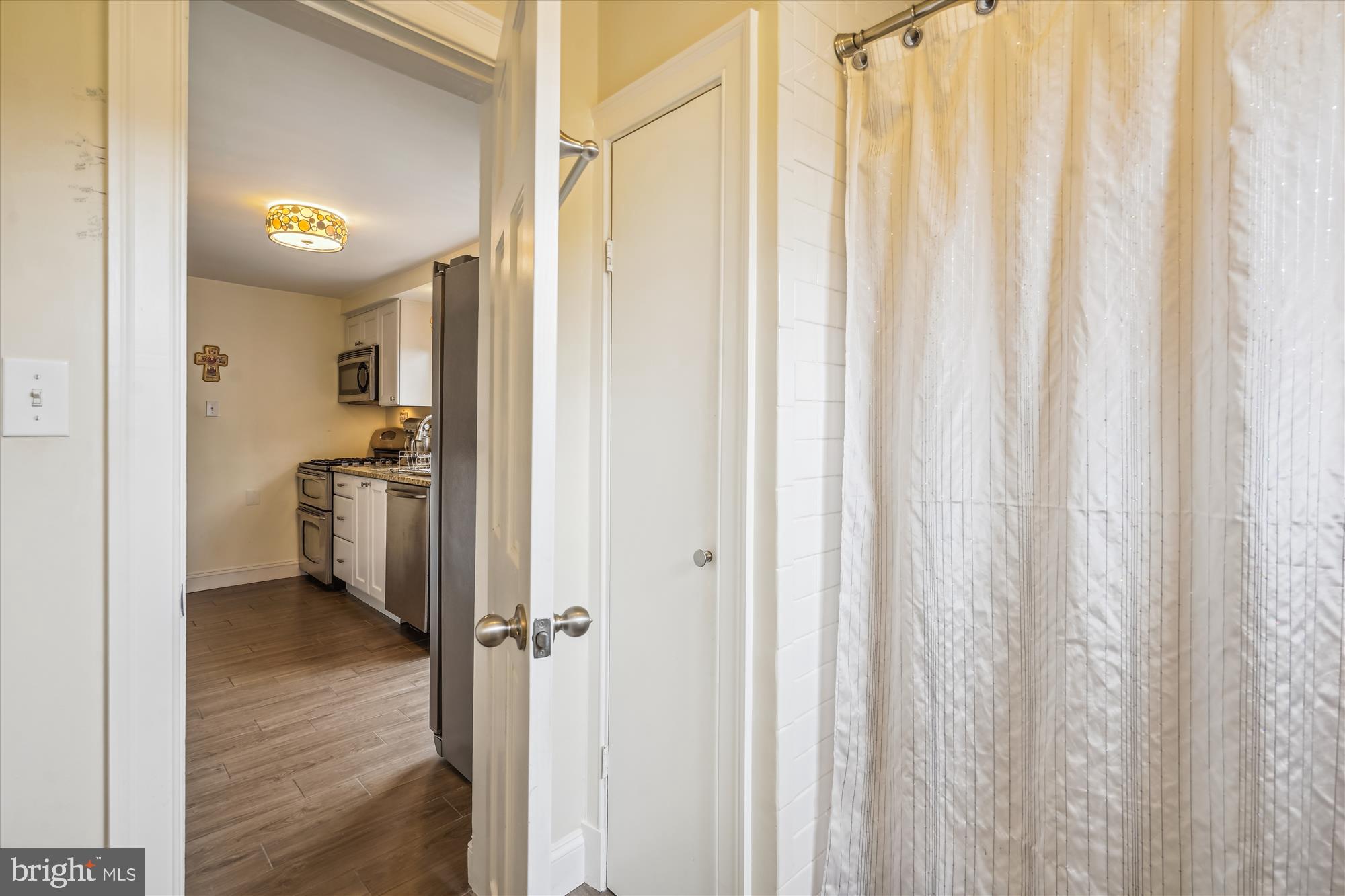 908 Pendleton Street Alexandria, VA 22314 - Photo 13 of 35 Bath