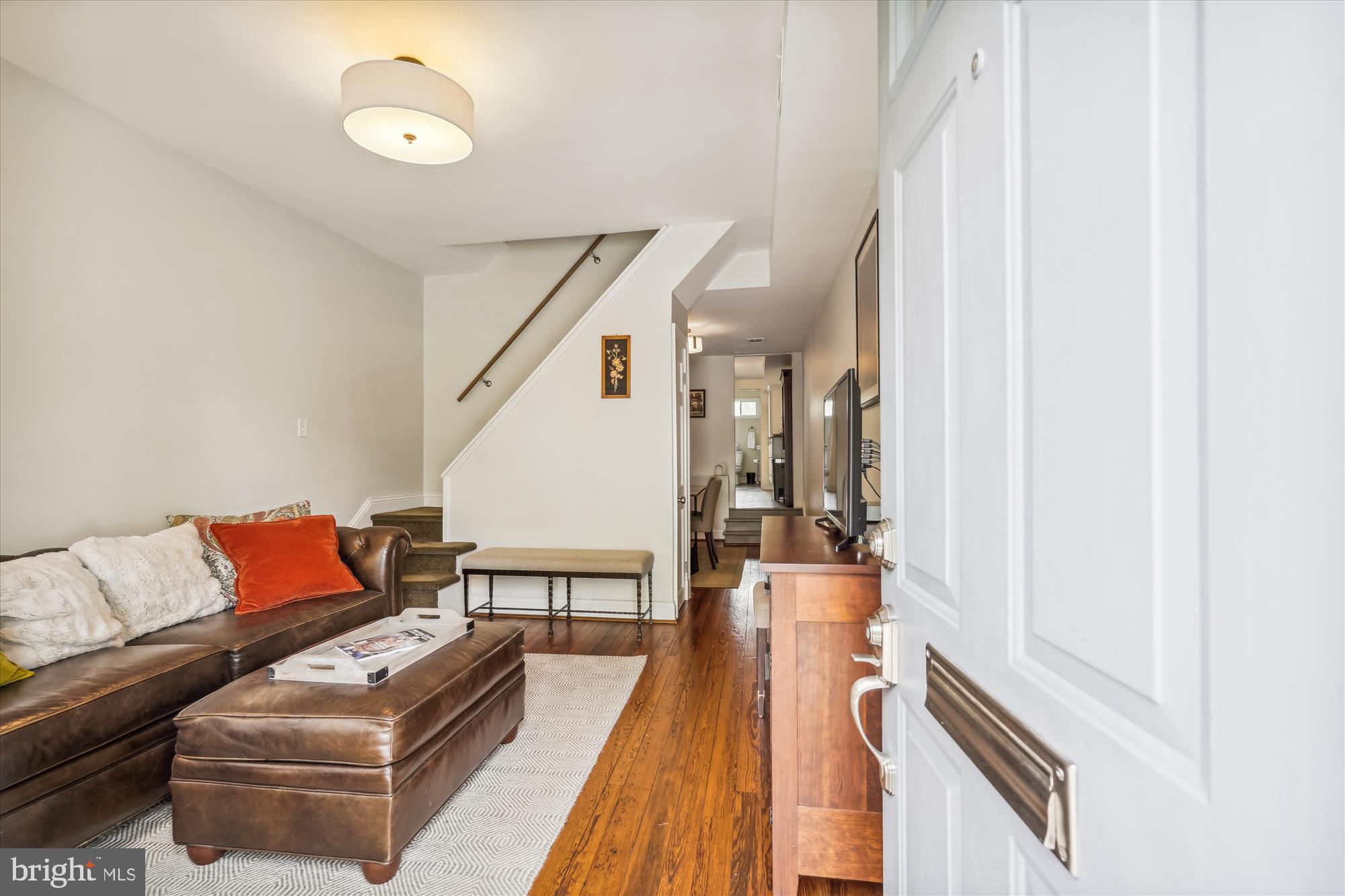 908 Pendleton Street Alexandria, VA 22314 - Photo 2 of 35 Living Room