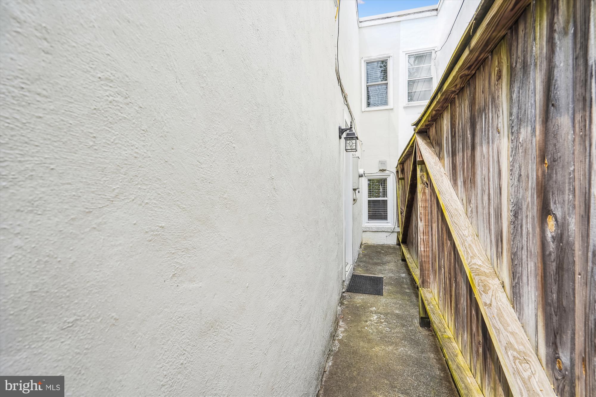 908 Pendleton Street Alexandria, VA 22314 - Photo 27 of 35 Side Elevation