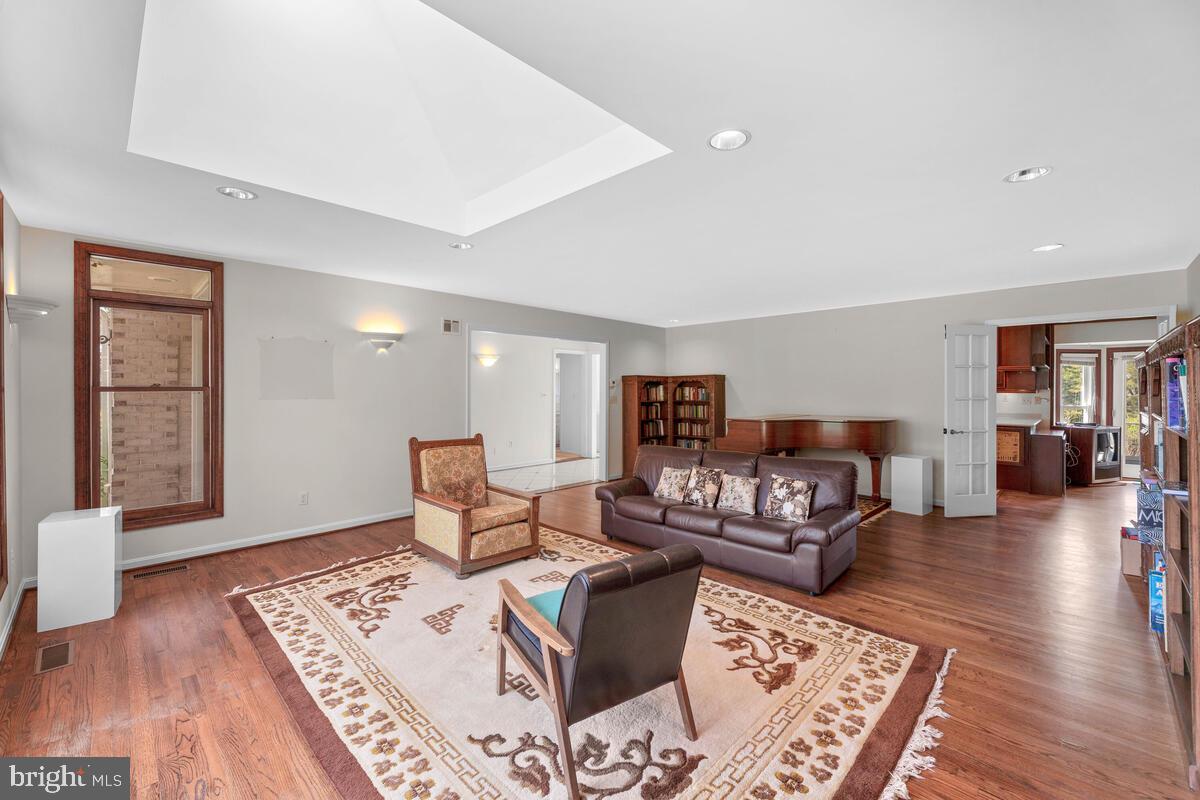13932 Esworthy Road Potomac, MD 20854 - Photo 8 of 42 Gallery Image 8