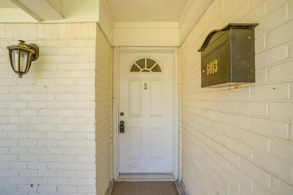 a view of empty room with wooden floor and windows