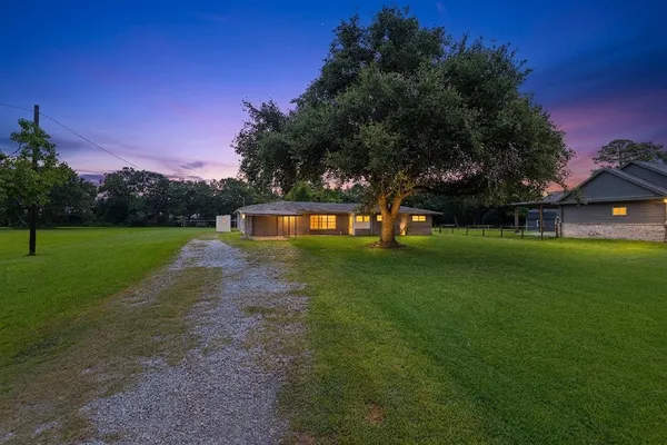 $365,900 | 110 Mustang Drive, Alvin, TX 77511