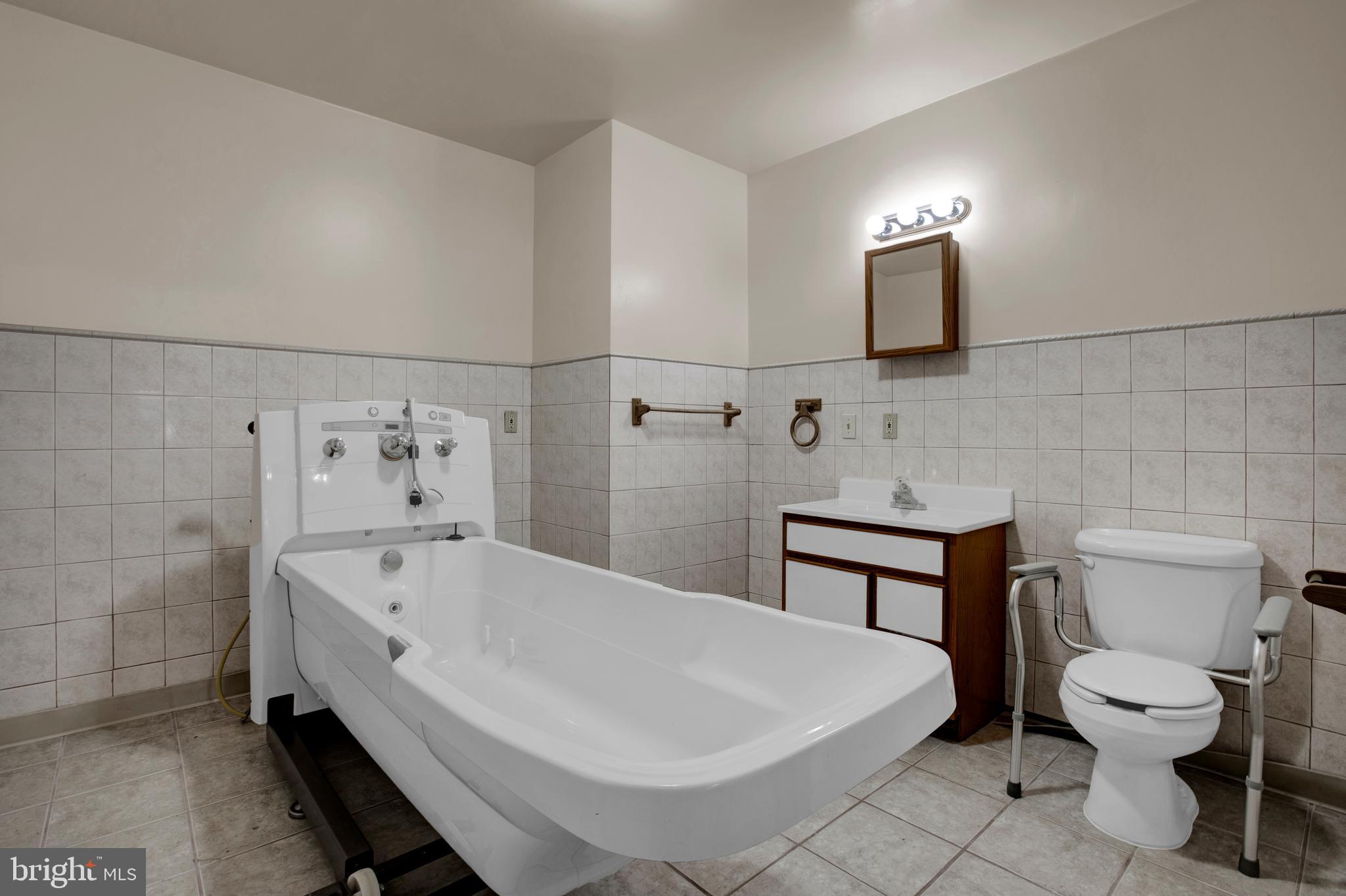 6811 Coolridge Road Temple Hills, MD 20748 - Photo 15 of 56 First floor bath