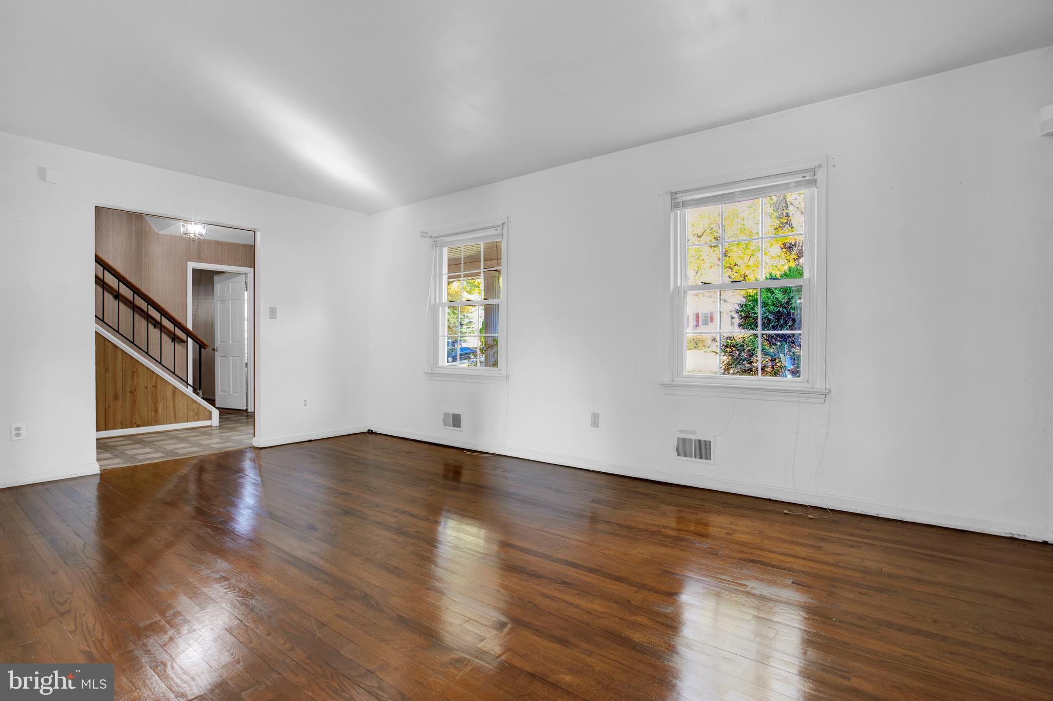 6811 Coolridge Road Temple Hills, MD 20748 - Photo 4 of 56 Alternate view of LR