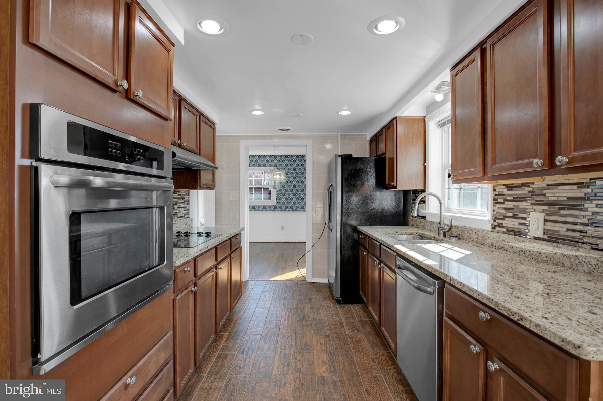 6811 Coolridge Road Temple Hills, MD 20748 - Photo 8 of 56 Wall oven